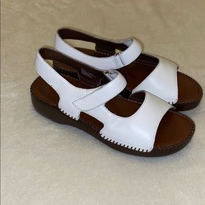 Dr Scholl’s White Ellen Wedge Sandals size 8